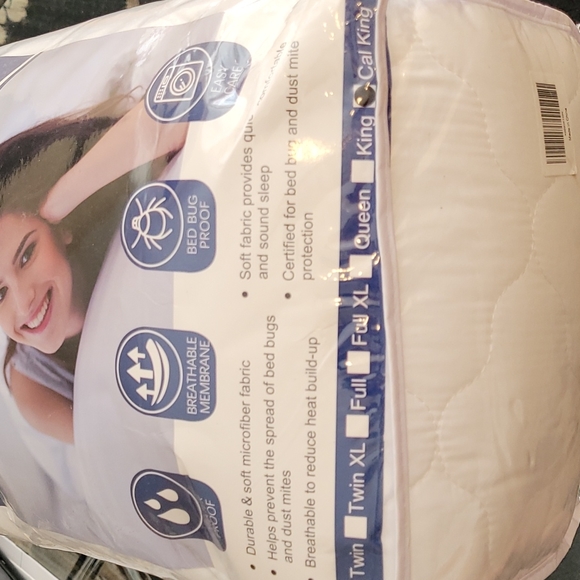 Bedding Mattress protector (California King) - Picture 2 of 8